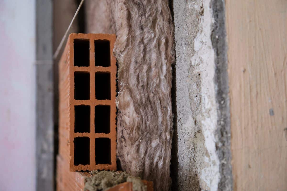 brown insulation rock wool blanket placing between 2022 08 24 10 09 51 utc (1)