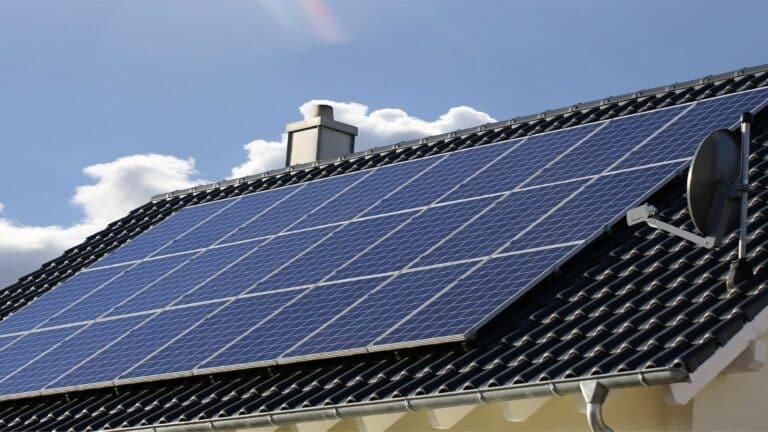 combien de panneaux solaires pour une maison de 150m2
