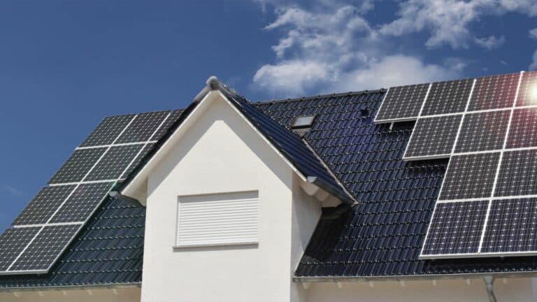 investir dans les panneaux solaires pour une maison de 200m2