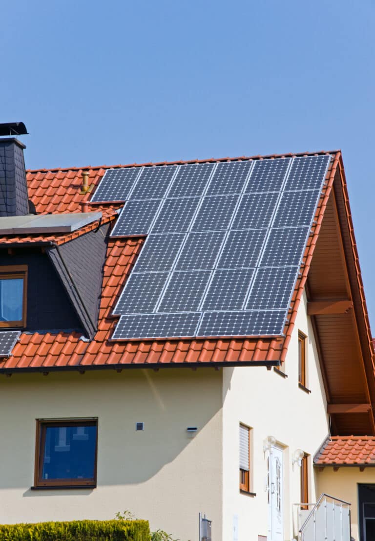 panneaux solaires sur un toit