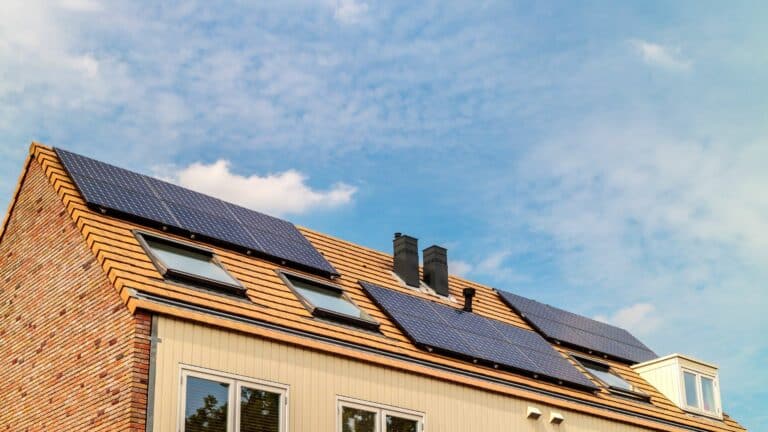 puissance panneau solaire 4 personne