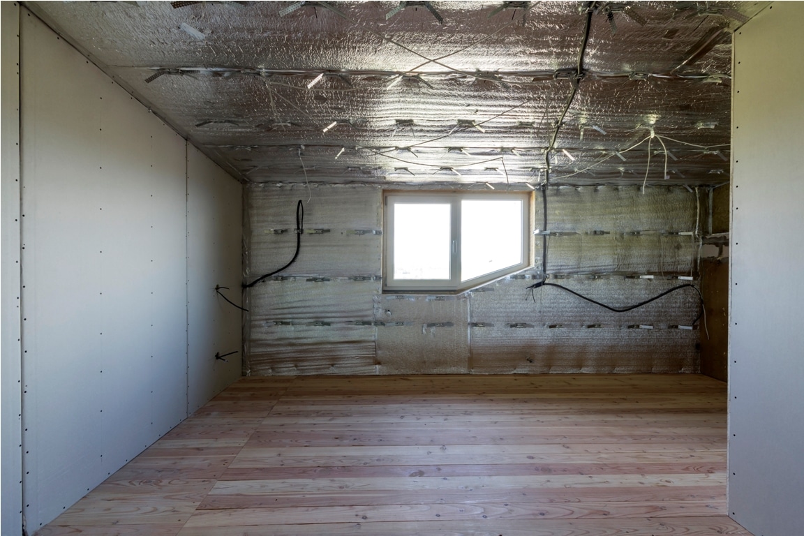 room under construction with silver aluminum insul 2022 03 15 04 50 35 utc