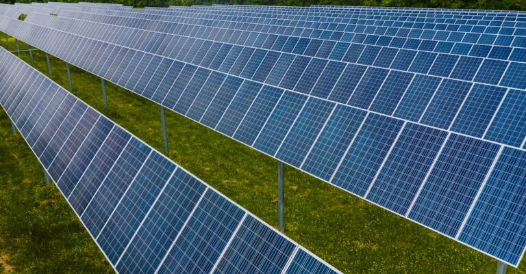 découvrez notre générateur solaire dernier cri pour une énergie propre et renouvelable. optez pour une solution écologique et économique avec notre générateur solaire compact et performant.